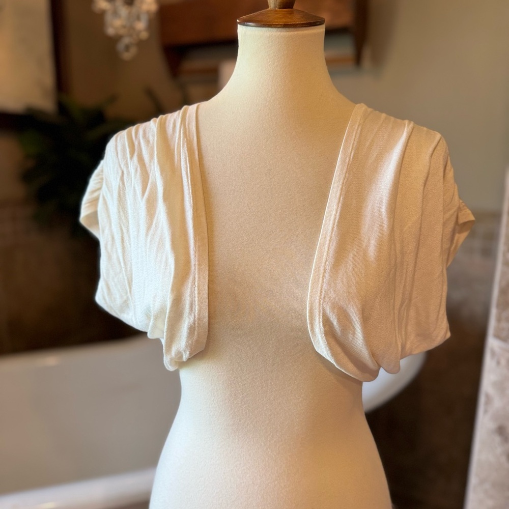 NWT LOFt off white shrug size xs